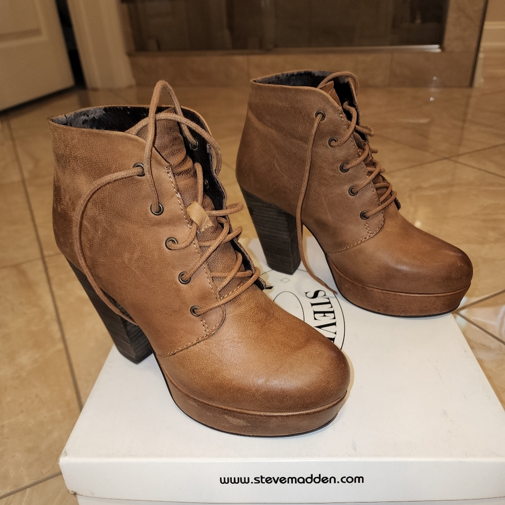 Steve Madden Raspy Platform Ankle Bootie